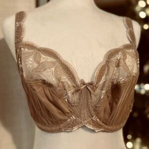 Chantelle Tan Lace Underwire Bra with Scalloped Edges